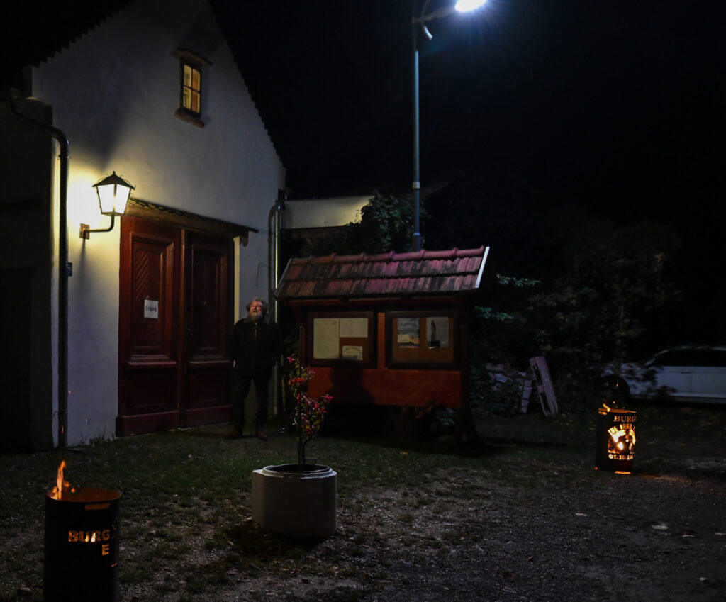 Das Ziegelmuseum Nickelsdorf bei Nacht.